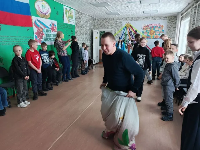 прыгаем  в  мешках