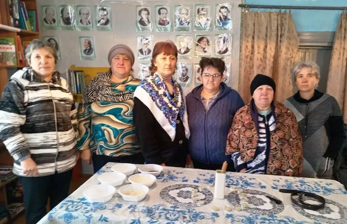 участники