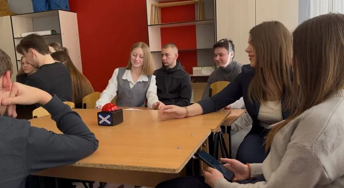 кто  первый