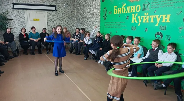 девочки  и  обруч