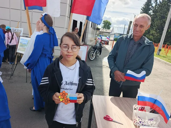 участники